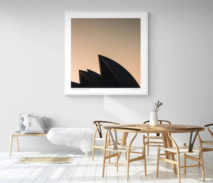 Silhouette of the Sydney Opera House, Sydney, Australia (Int)