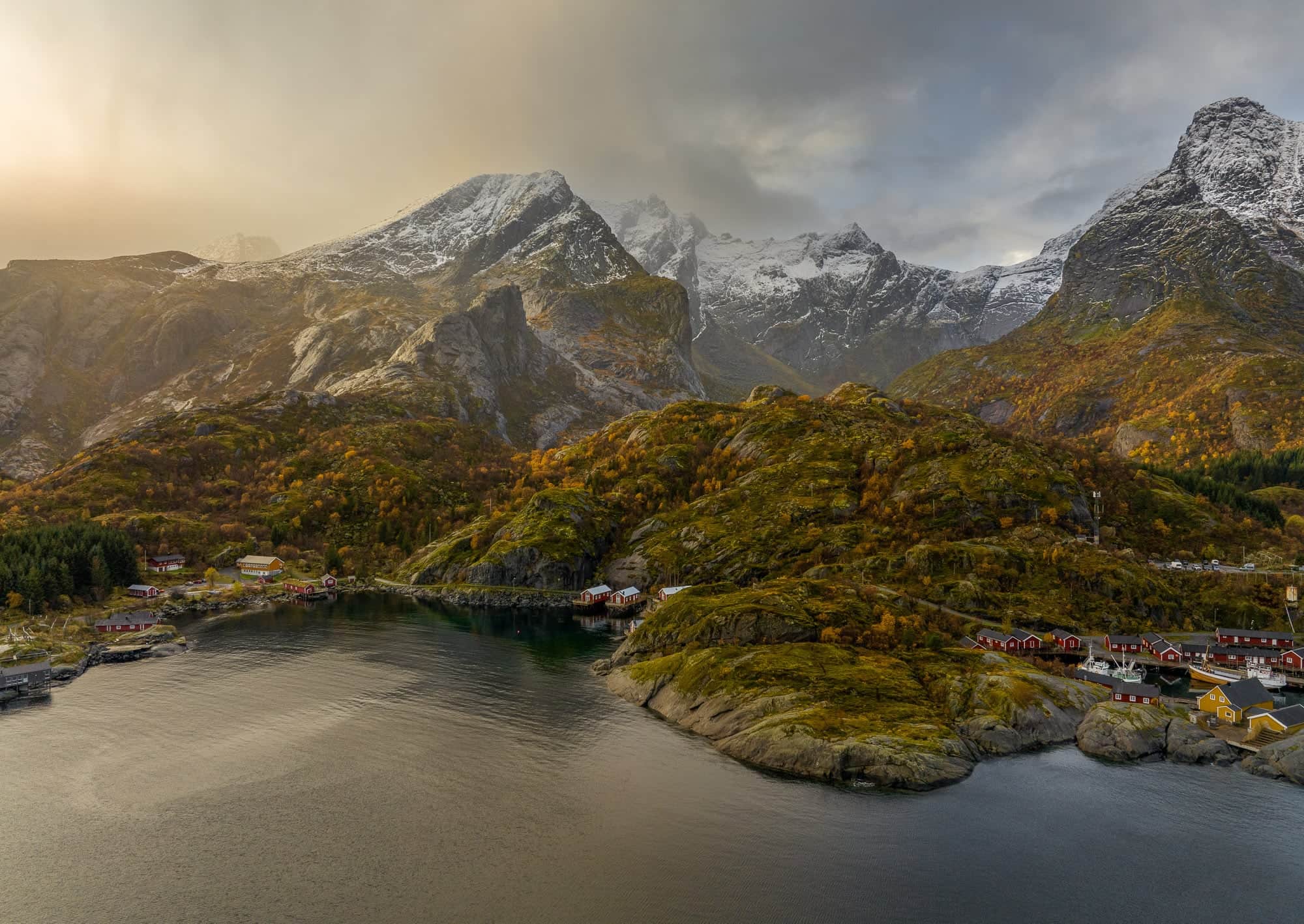 Where the Mountains Kiss the Sea, Nusfjord, Flakstal, Lofoten (Int)